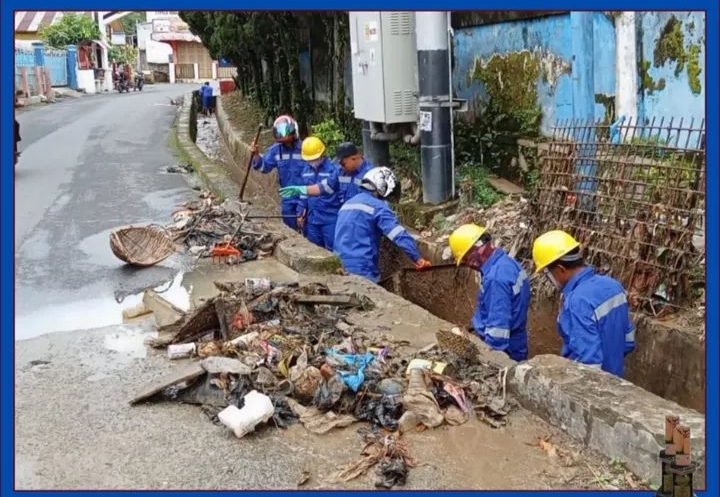 Satgas Drainase Kota Sungai Penuh: Garda Terdepan Cegah Banjir di Musim Hujan