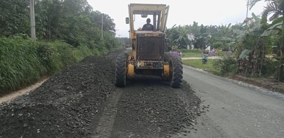 PT. Arara Abadi Bangun 4 KM Jalan Aspal Tipe A Program CSR