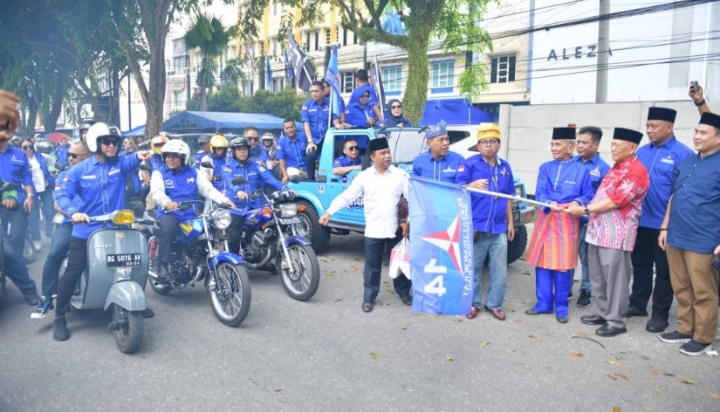 Dua Mantan Gubri Lepas Konvoi Bacaleg Partai Demokrat ke KPU