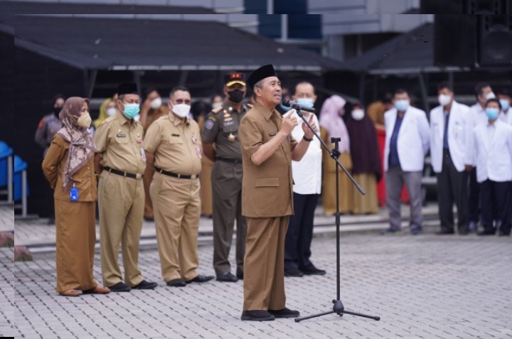 Gubri Intruksikan Manajemen RSUD Arifin Achmad Meningkatkan Layanan