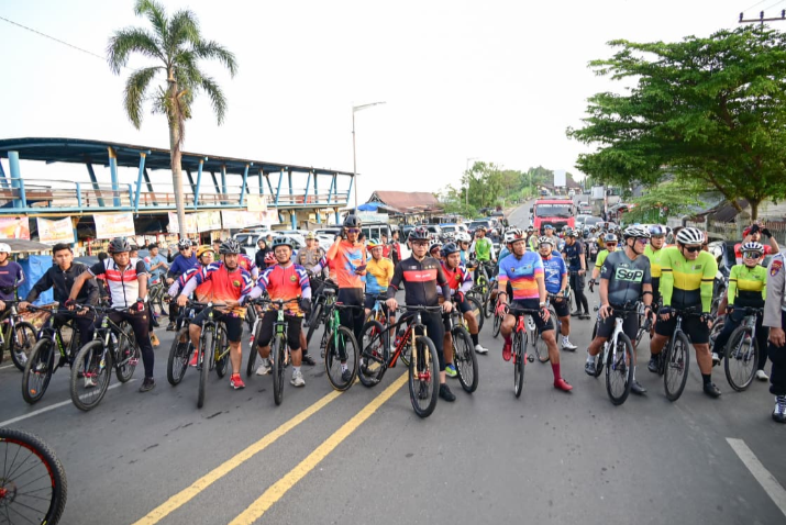 Farewell Ride Polda Jambi: Lepas Wakapolda, Gowes Bareng Insan Pers hingga Tanam Pohon di Muaro Jambi