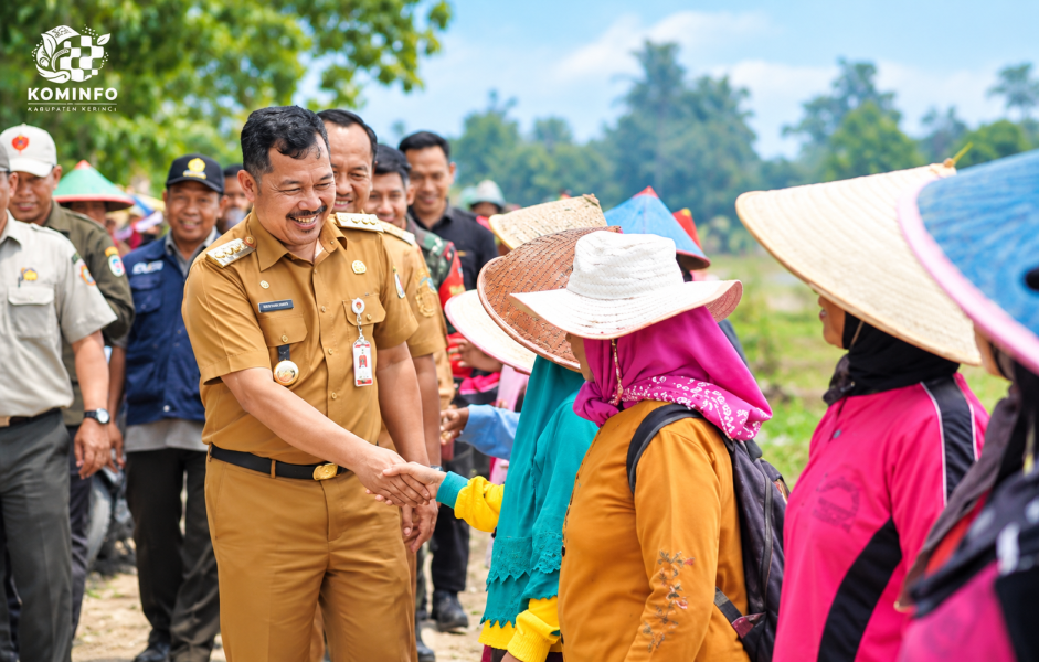Monadi dan Murison Turun ke Sawah, Pertanian Modern Jadi Fokus Pemkab Kerinci