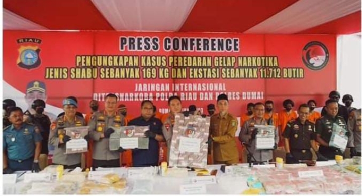 Polda Riau dan Polres Dumai Ekspose Pengungkapan Kasus Sabu 169 Kg dan 11.712 Butir Ekstasi