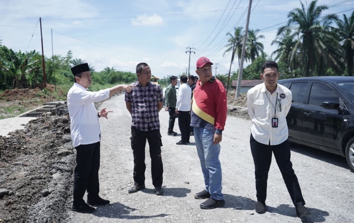 Gubernur Syamsuar Tinjau Perbaikan Jalan Kampar Rohul