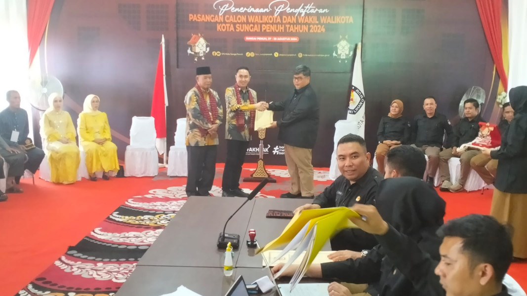 Dikawal Ratusan masa Fikar - Asma Resmi Mendaftar Calon Walikota dan Wakil Walikota Sungai Penuh ke KPU