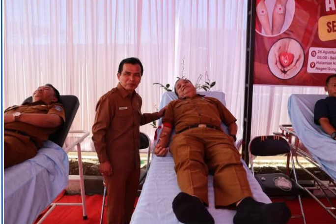 Sekda Kota Sungai Penuh Alpian Menghadiri Kegiatan Donor Darah di Hari Lahir Kejaksaan RI ke 80
