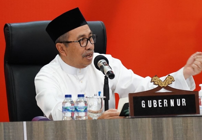 Tindak Lanjuti Arahan Presiden, Gubri  Rapat Pengendalian Inflasi di Riau
