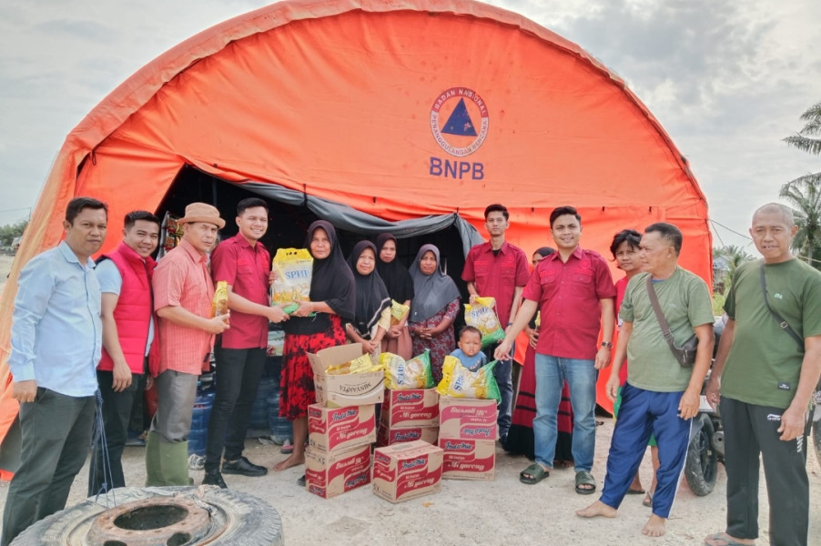 Bersama Camat, IPM Kecamatan Pangkalan Kerinci Salurkan Bantuan Sembako Korban Banjir