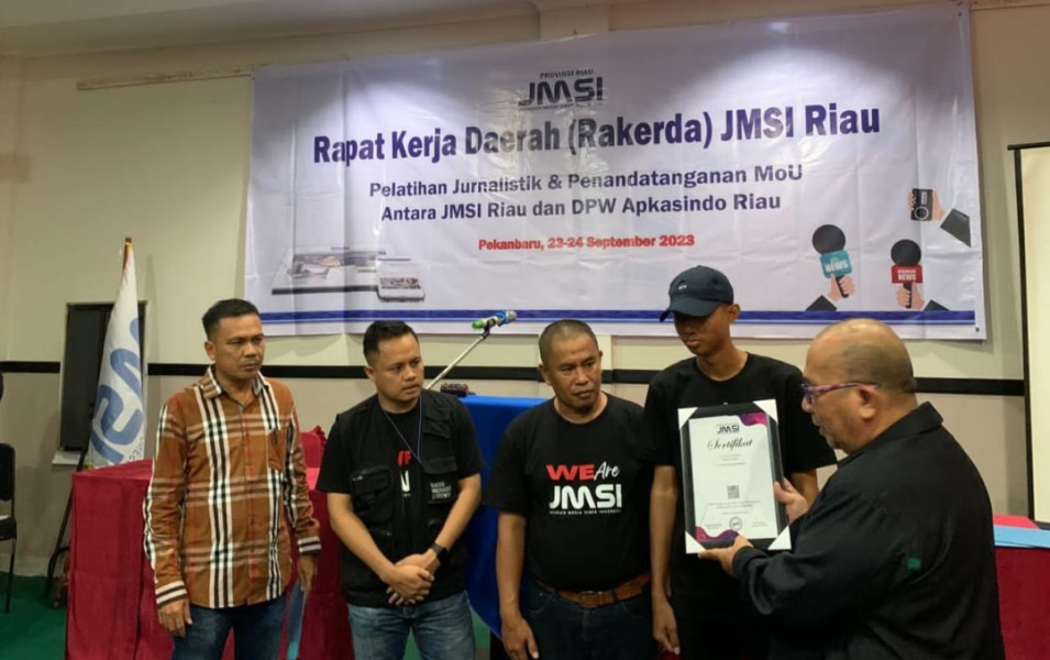Rakerda 2023, Anggota JMSI Riau Terima Sertifkat QR Barcode Bukti Keanggotaan
