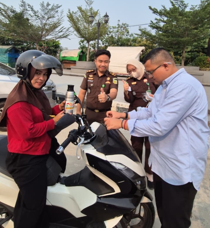 Kejari Pelalawan Turun ke Jalan, Ajak Warga Bersama Wujudkan Indonesia Bebas Korupsi