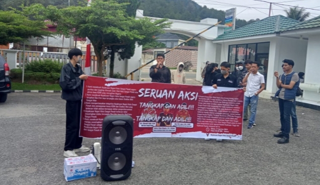 Gelar Aksi Damai di Depan Kantor Kejari, LMPP Tuntut Adili Wali Kota Sungai Penuh