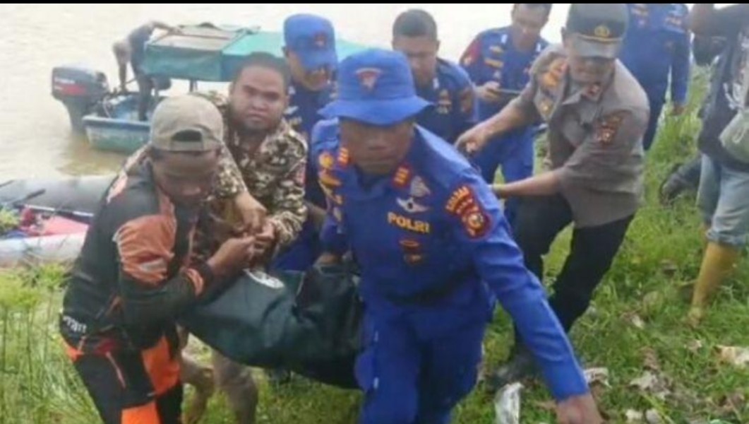 Truk Bak Terbuka Milik PT. NWR Jatuh Ke Sungai, 3 MD 15 Hilang