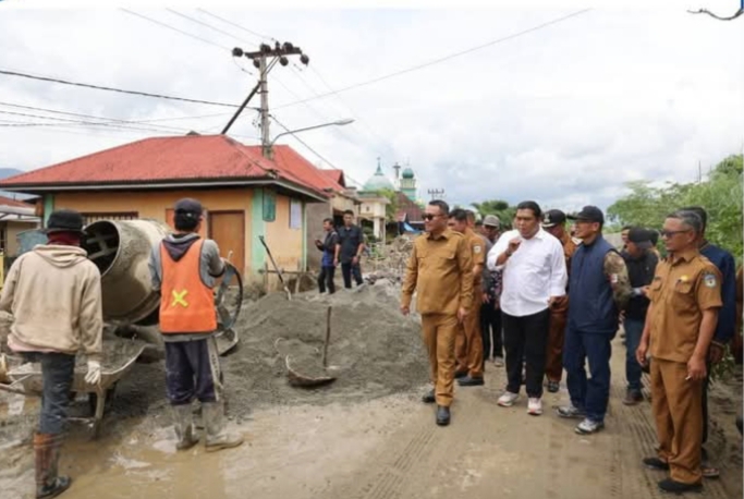Ketua DPR Hutri Randa Bersma Wako Alfin Tinjau Pengerjaan  Jalan Inpres Daerah Tanjung Mudo