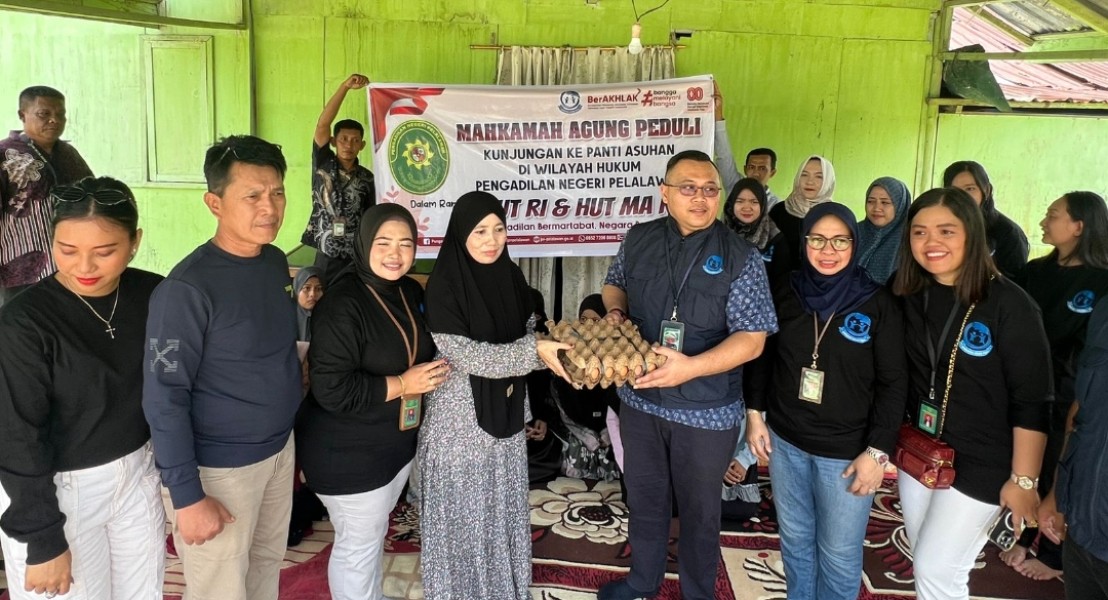 PN Pelalawan Salurkan Bantuan untuk Santri Tahfizd, Semarakkan HUT Mahkamah Agung ke-80