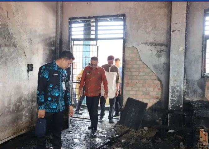 Wako Alfin Tinjau Kebakaran di SMPN 2 Sungai Penuh, Pastikan Penanganan Cepat agar Belajar Tak Terganggu