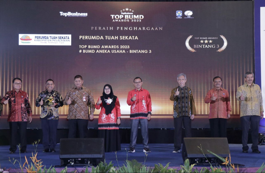 19 Tahun BUMD Tuah Sekata Berdiri, Kali Pertama Terima Penghargaan Top BUMD Award Nasional