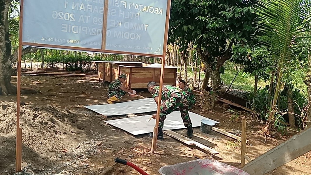 Rehab RTLH Nyak Ubit Masuki Tahap Pemasangan Plafon, Satgas TMMD Ke-129 Kebut Pekerjaan