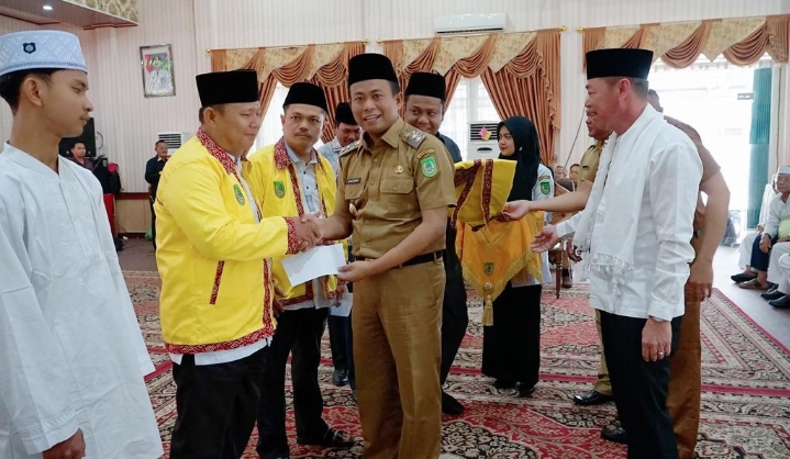 Bupati Rohil Buka Bimbingan Manasik Haji