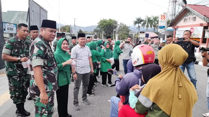 Wujud Kepedulian Dibulan Ramadhan, Kodim 0417/Kerinci Bagikan Ratusan Takjil Ke Masyarakat.