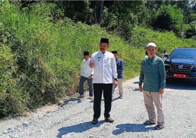 Didampingi Sekretaris PUPR, Pj Bupati Kerinci Asraf Tinjau Jalan Koto Petai