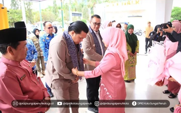 Ketua DPRD Sungai Penuh Hadiri Hari Ibu ke-97, Tegaskan Perempuan Pilar Kota Juara