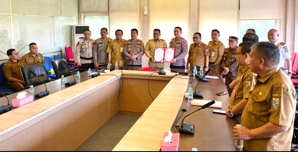 Bupati Bersama Polres Pelalawan  Tandatangani MoU Pembinaan Siswa Berprestasi 2025