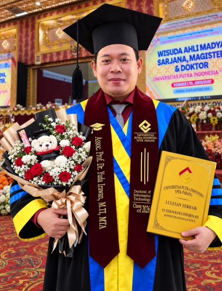 Dosen UHTP Raih Prestasi Gemilang, Yuda Irawan Raih Cum Laude dan Lulusan Terbaik Data Science