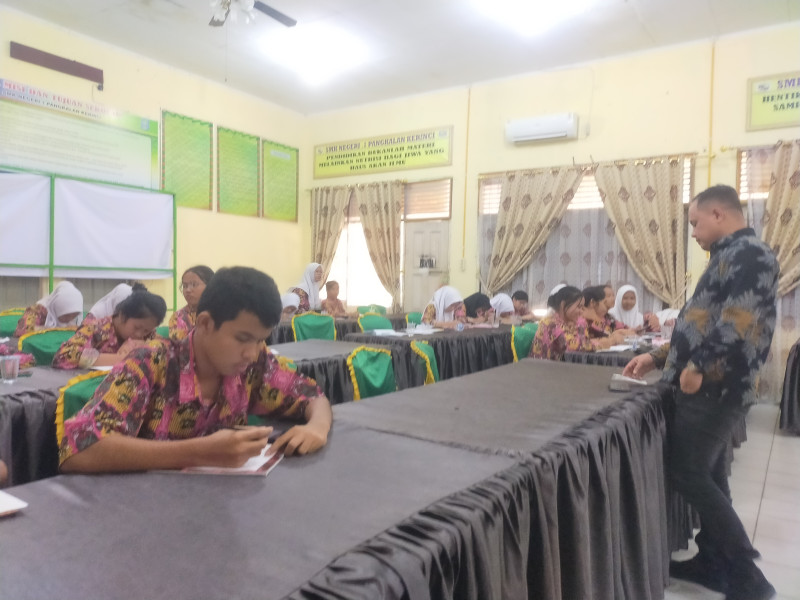 Tingkatkan Kemampuan Menulis Siswa, SMKN 1 Pangkalan Kerinci Gelar Pelatihan Jurnalistik