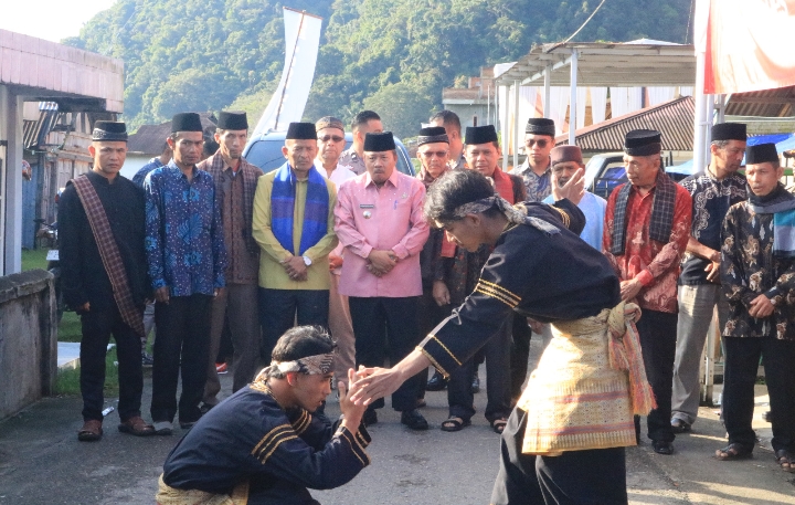 Pacu Rakit dan Mancing Belut Semarakkan Sarasah Sonsang Festival