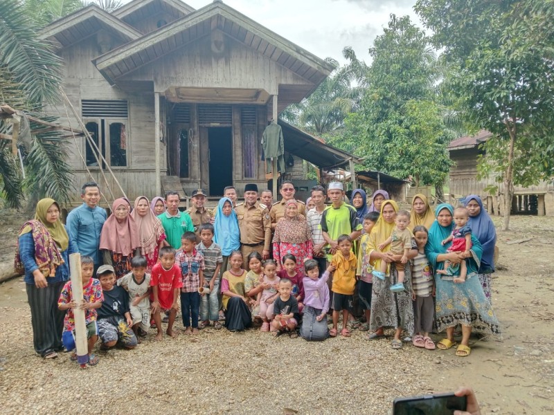 Pasca Banjir Besar di Langgam, Bupati Pelalawan Tinjau dan dengarkan Keluhan Warga Muara Sako
