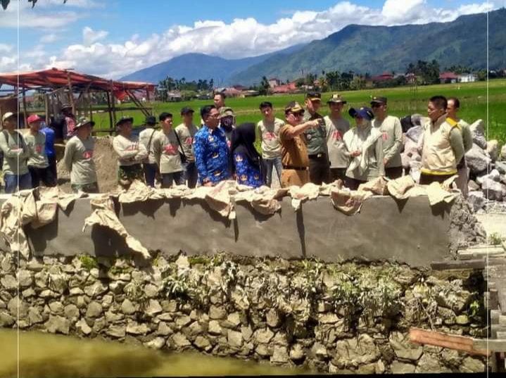 Bersama Dandim 0417 Kerinci, Wako Ahmadi Zubir Tinjau Pekerjaan Karya Bakti di Air Sesat