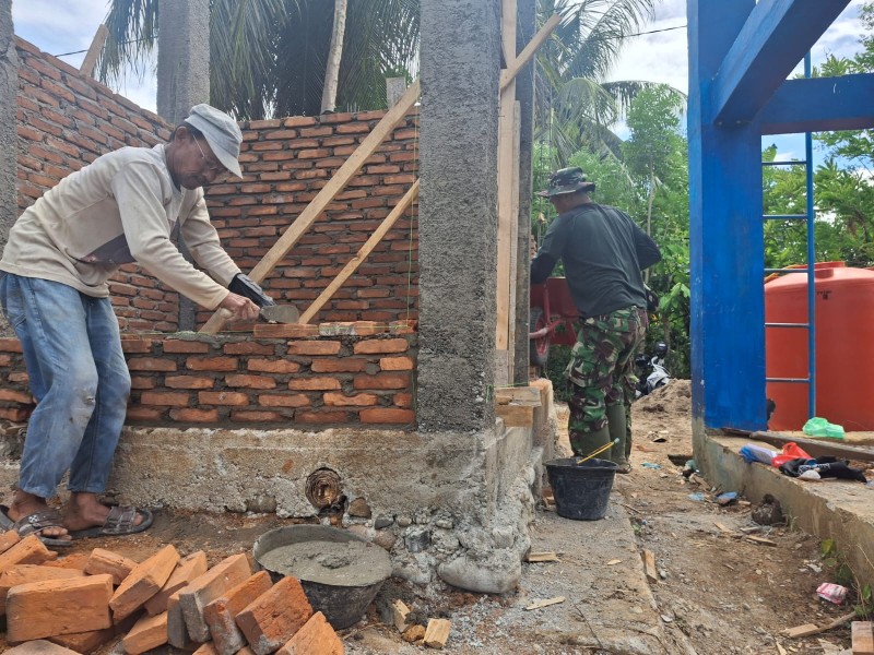 Satgas TMMD Kodim 0102/Pidie dan Warga Kebut Pembangunan MCK, Hadirkan Sanitasi Layak di Meunasah Blang Cot