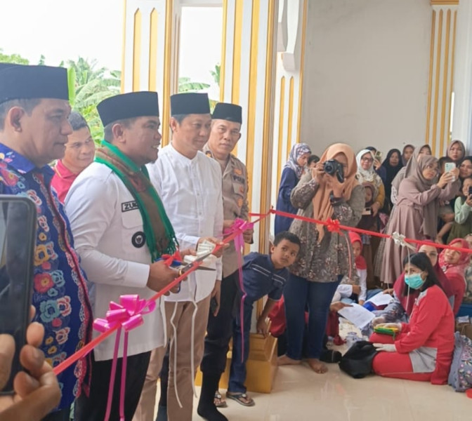 Resmikan Masjid dan TPA, Bupati Zukri minta masyarakat sampaikan keluhan  melalui Klik Pelalawan