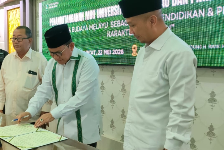 Dorong Program 1.000 Doktor untuk Riau, PMRI dan UIR Teken MoU