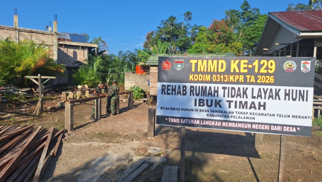 Wakilkan Impian Rumah Layak Huni, Program RTLH Ibu Timah Di TMMD Ke 129 Kodim 0313/KPR Capai Progres 13 Persen