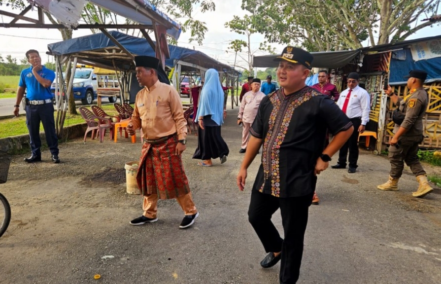 Camat Pangkalan Kerinci Kasih Waktu 14  Hari Bagi PKL Untuk Kosongkan Jalan ke Bhakti Praja