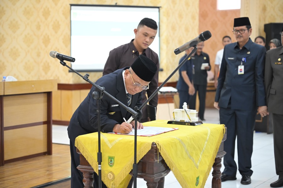 Melantik Pejabat Sekda, Bupati Rohil : Pj Sekda Dinilai Krusial