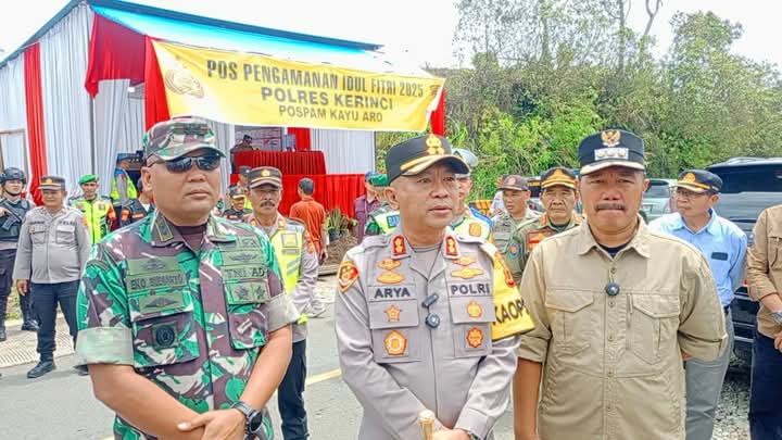 Bersama Forkopimda Dandim 0417/Kerinci Tinjau Posko Lebaran di Kayu Aro