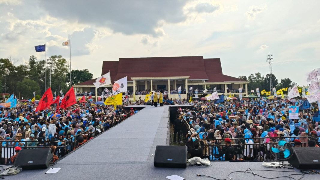 Di Hadapan Puluhan Ribu Massa Kampanye Akbar Haris-Sani, Eddy Soeparno: Haris-Sani Lanjutkan