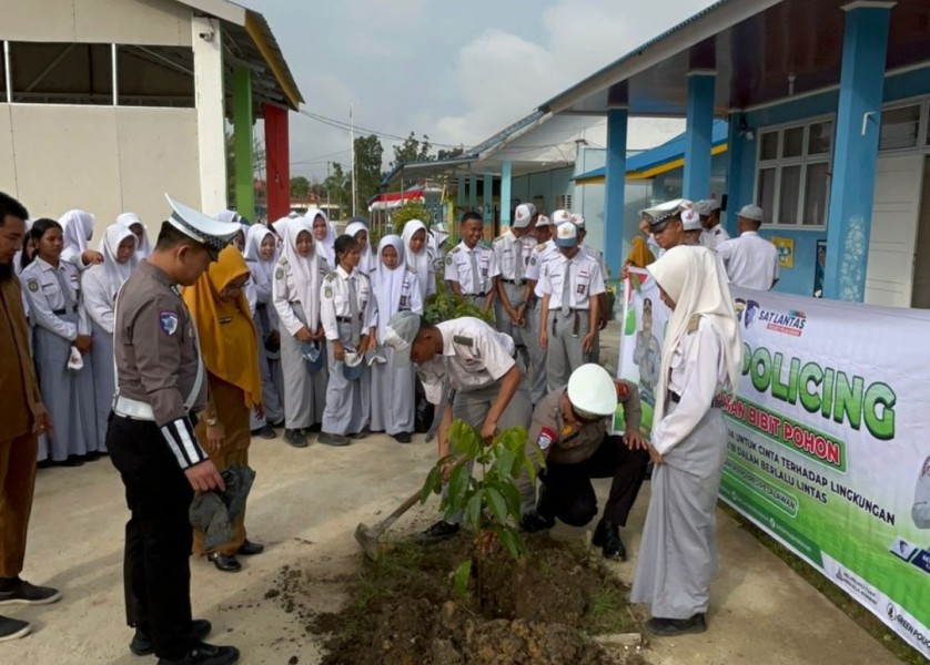 Satlantas Polres Pelalawan Sosialisasikan Green Policing di SMAN Bernas Pangkalan Kerinci