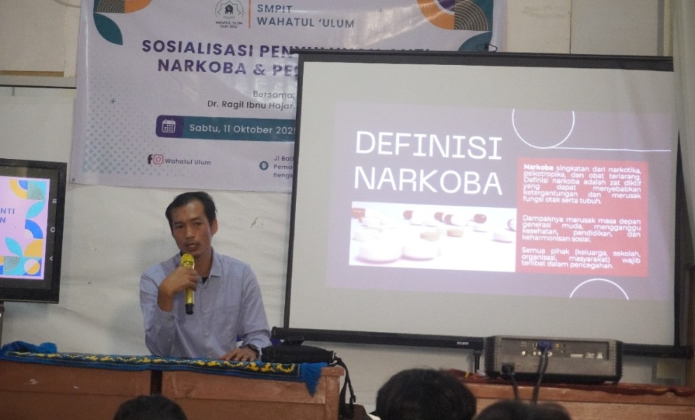 Sosialisasi Anti Narkoba dan Perundungan di SMPIT Wahatul ‘Ulum, Dr. Ragil Ibnu Hajar Didapuk Jadi Pembicara