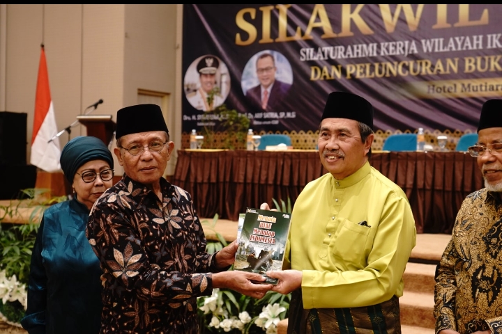 Gubernur Riau Ajak Warga Atasi LGBT