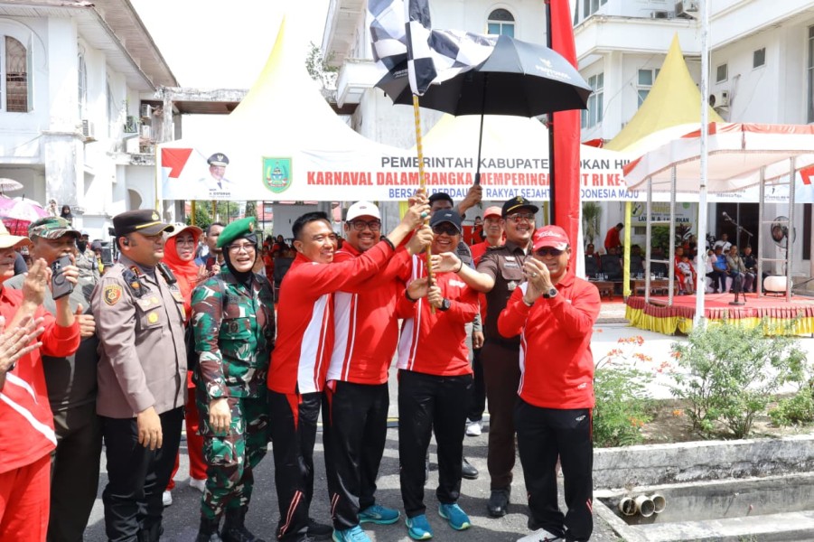 Pawai Karnaval Di Rohil Meriah , Wabup Jhony Charles : UMKM Merasa Dampak Ekonomi