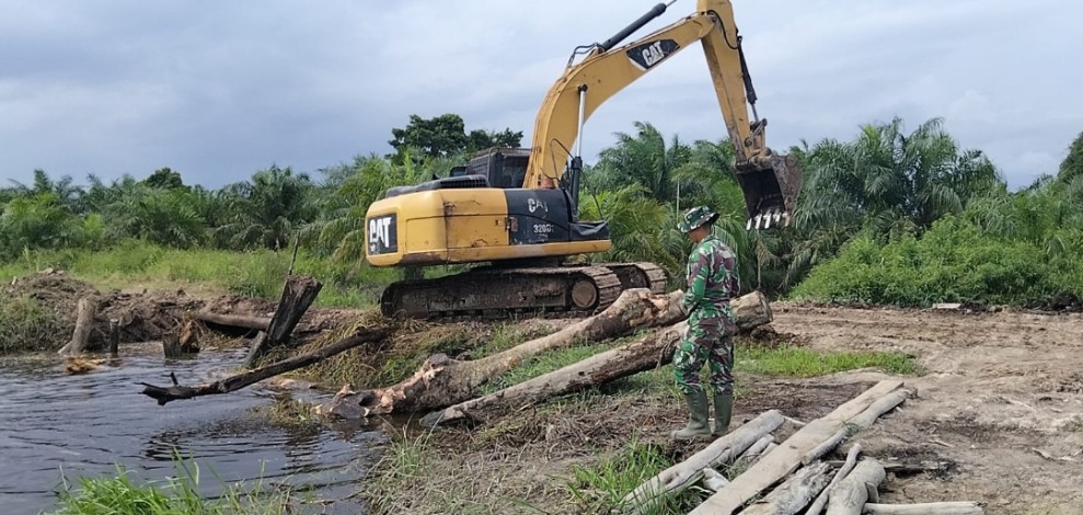 Sasaran Fisik TMMD Ke-129 Kodim 0313/KPR, Di Kebut Gunakan Alat Berat Untuk Peningkatan Badan Jalan
