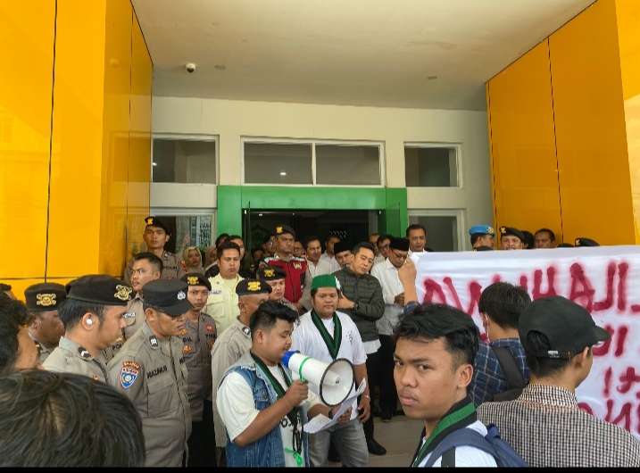 Diduga Adanya Pemotongan Beasiswa KIP-K, IAIN Kerinci Didemo HMI