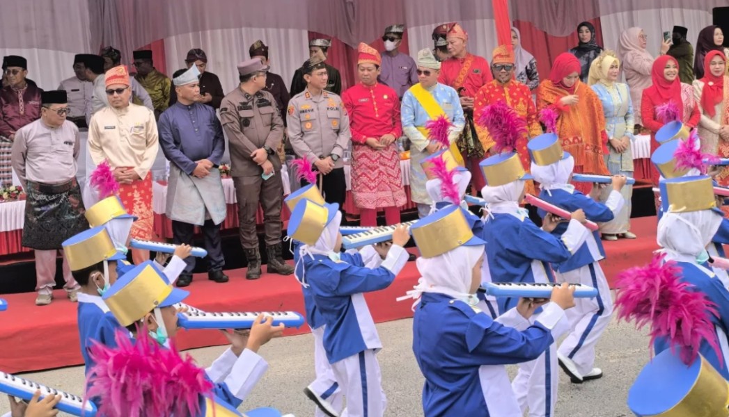 Kirab Budaya Semarakkan Helat Pelalawan ke-27, Bupati Zukri Lepas 10 Ribu Peserta