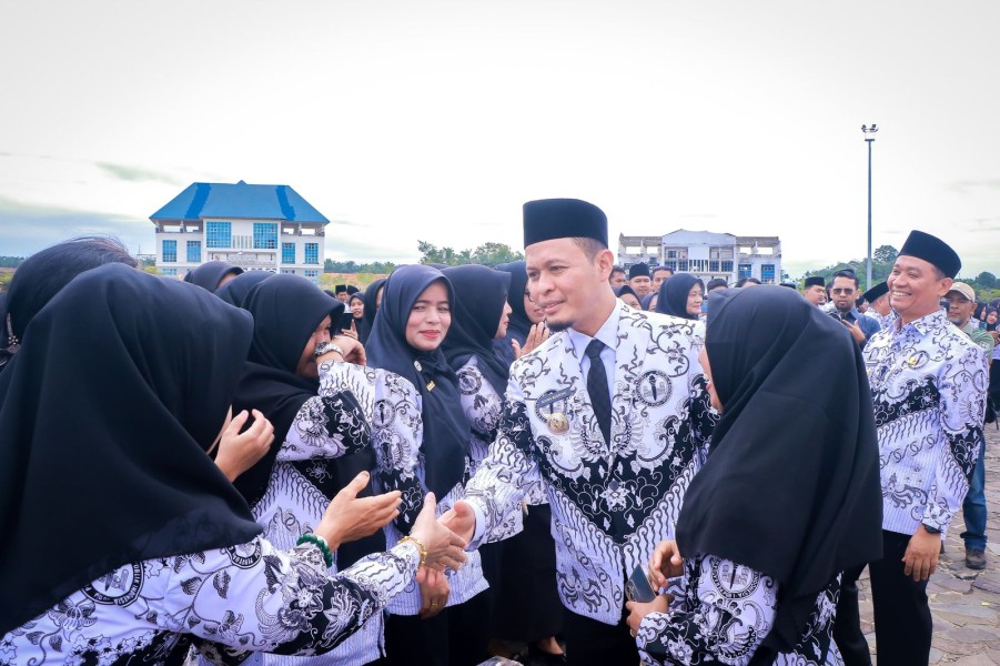 Peringatan Hari Guru 2025, Wako Pekanbaru Jadi Irup