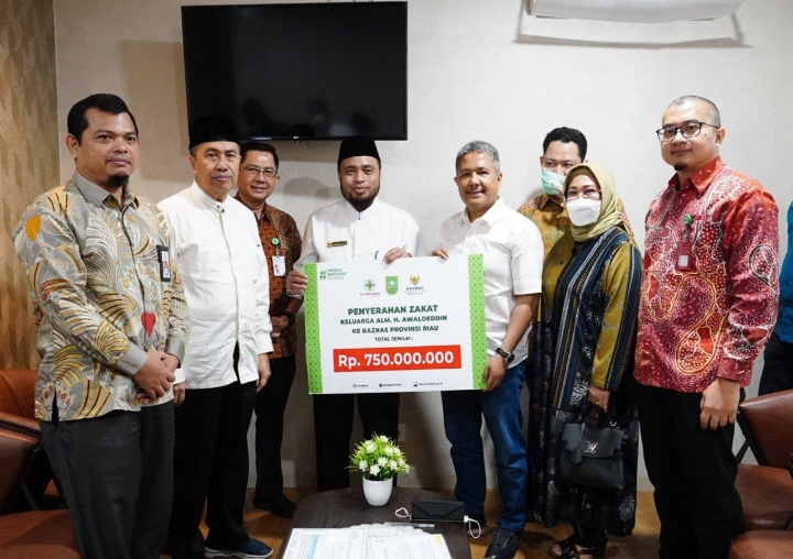 Baznas Provinsi Riau Terima Zakat Maal RS Awal Bros Rp 750 juta