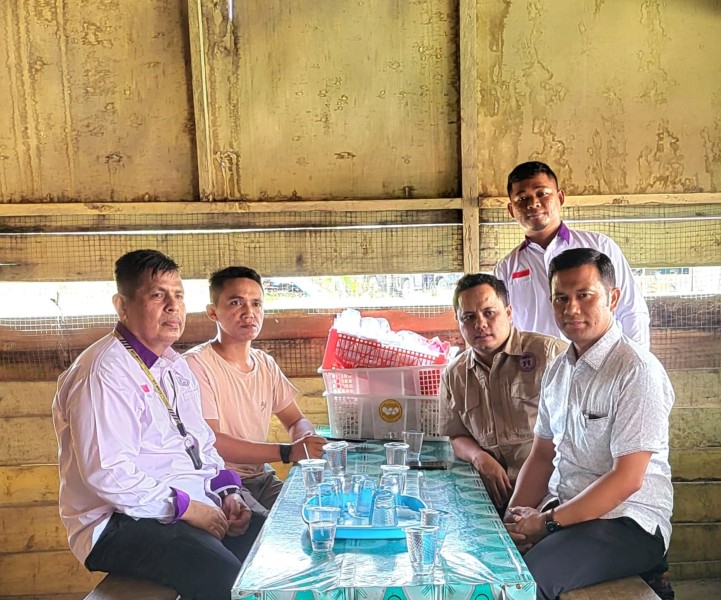 Komnas PA Pelalawan dan PT Musim Mas Kunjungi Korban Pencabulan, Ibu Korban Minta Pelaku Dihukum Seberat-beratnya