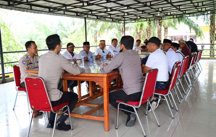 Audiensi RT & RW Se Kelurahan Bagan Barat , Ini Harapan Kapolres Rohil